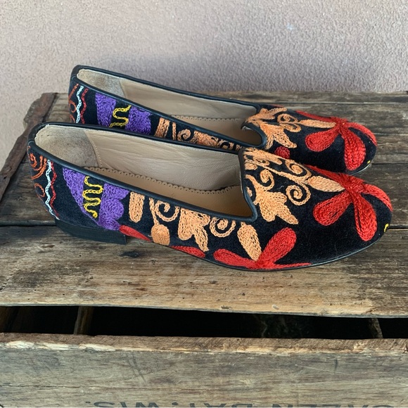 Velvet Road Embroidered Floral Slip-On Flat - Picture 2 of 8